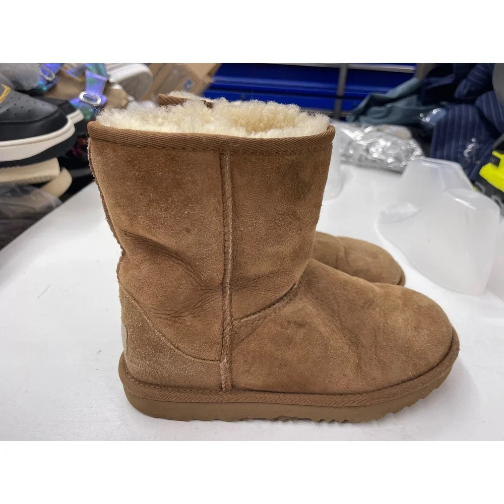 UGG Classic Short II Chestnut Brown Suede Sheepskin Boots Kids Size 3 1017703K